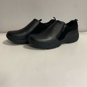 Lands End NWOB women winter shoes Microfleece lining black size 8